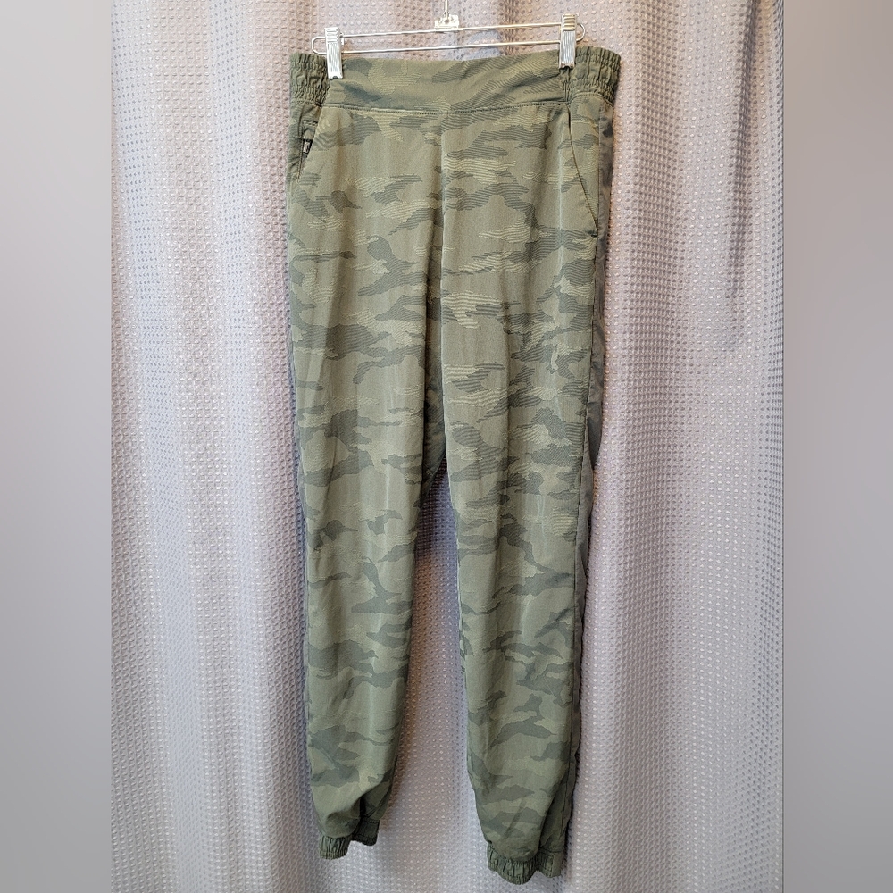 Athleta Brooklyn Camo Textured Lined Jogger Size 6